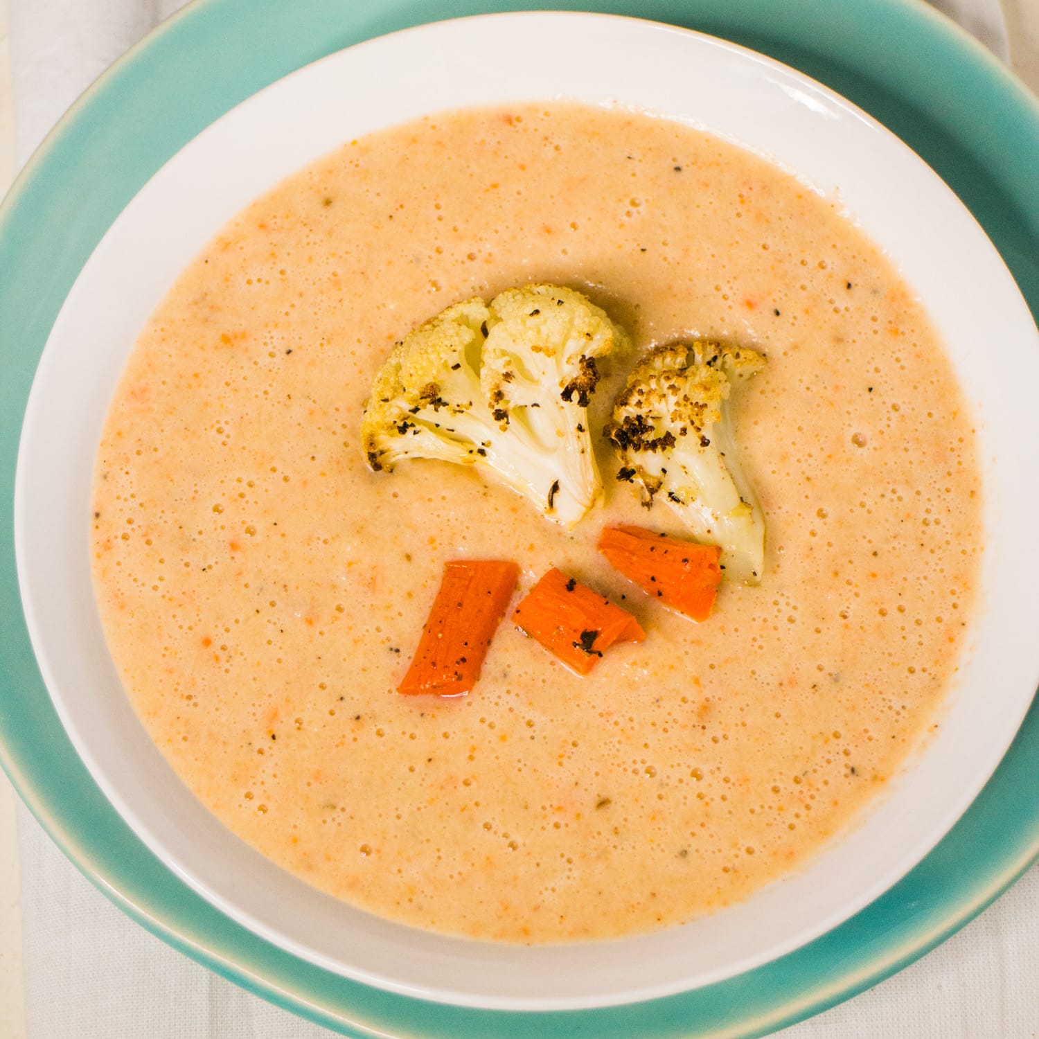 Creamy Roasted Cauliflower Carrot Soup: Cozy Winter Comfort